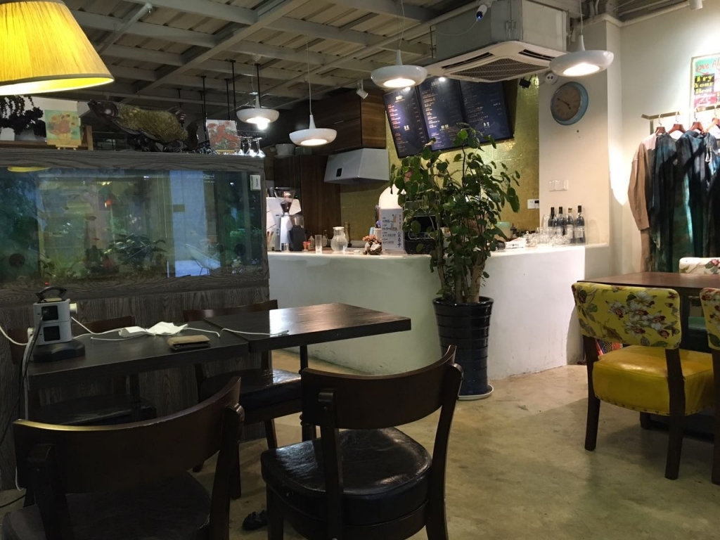在奇妙的咖啡店与奇妙的人度过的奇妙半天
