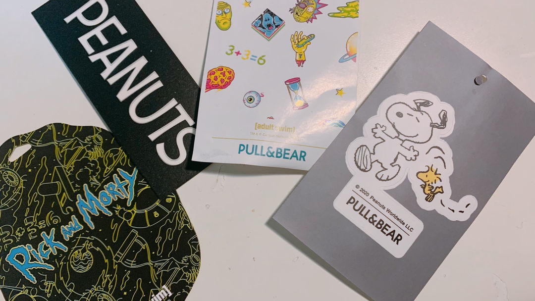 pull&bear衣服挺挑人穿的，但标签意外地做得特别用心，还做了一个叫“pull&bear sticker”的标签，就是不同联名ip的特别版贴纸