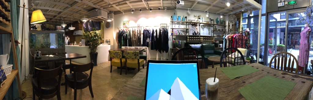 在奇妙的咖啡店与奇妙的人度过的奇妙半天